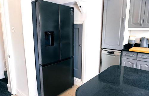 4 bedroom - Sleep 9 home in Cheadle Staffordshire - Alton towers Polar Express Dimmingsdale Peak District Trentham Gardens Water World - Foto 29