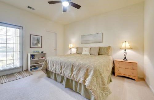 Pond Views and Community Perks Sunset Beach Condo! - Foto 11