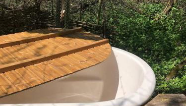 Otter Camp Private Riverside Glamping with Hot Tub - Foto 4