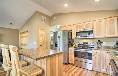 Breezy Point Cabin with Fire Pit - Walk to Lake - Foto 7