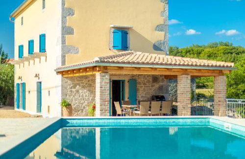 Villa Lusa - Photo 1