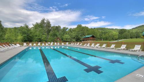 Little Pine Lodge a Smokies Hideaway - 1 mi to GSMNP - King Suite & Loft, Fireplace, Hot Tub & BEARS! - Foto 5