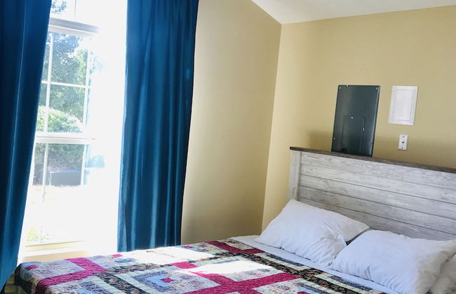 Spacious 3 BR Ranch House W Patio Yard in a Quiet Suburb - Foto 10