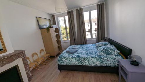 Logement MAZEL - Hypercentre - Parking et Gare proche - WIFI - Spacieux et Moderne - Tout confort - Géré par PrestaZen'Services - Foto 3, towels