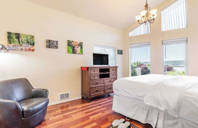 Harborview Getaway by Avantstay Walk to Beach - Photo 21