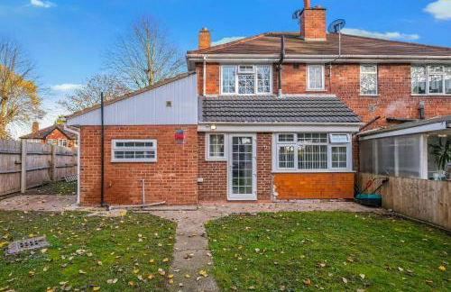 Family-Friendly 4-Bed near Parks & Transport Links - Foto 10