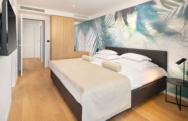 Amphora's Garden - Photo 4