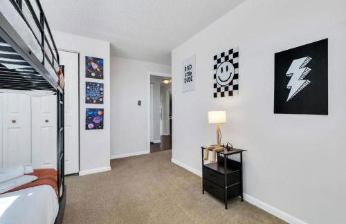 6BD Near DT - BBQ Grill, Games & Football Fun - Photo 44