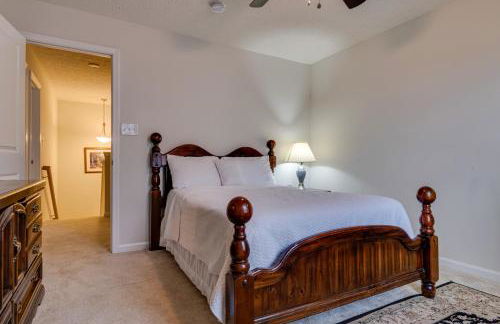 Spacious Home with Fireplace - Near Golf! - Foto 32