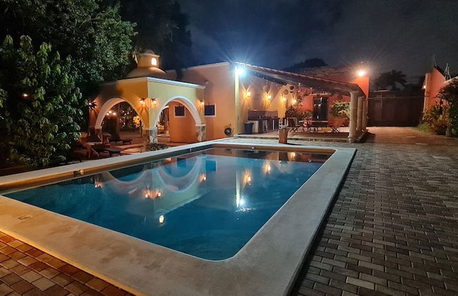 Espectacular casona con alberca y jardines - Foto 1