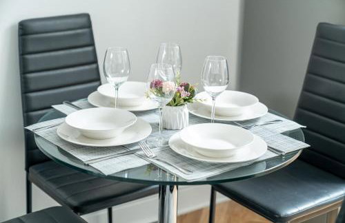 COZY 3 Bed House With Garden & Parking in Rochester, Kent Mins to Train Station, WiFi - Foto 17