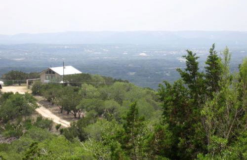 Pet-Friendly Cabin Rental for Two in Pipe Creek, Texas - Foto 1