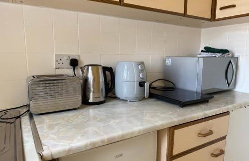 Cosy Apartment with Private Access and Kitchenette in Guildford - Photo 5