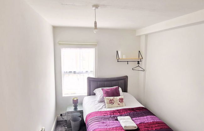 PRIVATE ROOMs In TOWN CENTRE FREE PARKING WIFI AND PATIO WITH AA STAY LTD - Foto 7