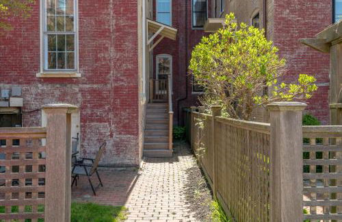 Local Landmark - Gorgeous Historic Home - Foto 33