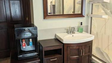 Walkable Uptown area, King Suite, Quiet and Private - Foto 3