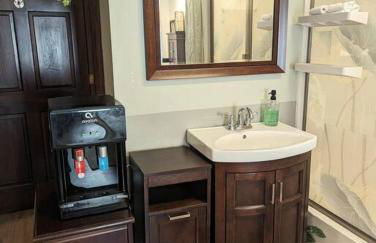 Walkable Uptown area, King Suite, Quiet and Private - Foto 3