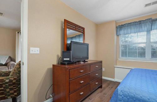 Retreat @ the Hills w/ Pets and Game Room - Foto 31