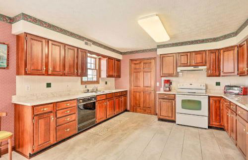 Charming Williamstown Retreat with Private Yard - Foto 9