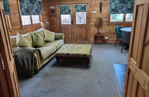 Forest Cabin Retreat - Sleeps 2 - Wifi & Garden - Foto 11