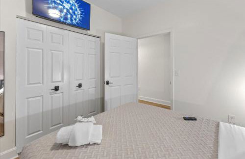 Steps away from Mass Ave Restaurants and Big Patio - Foto 18