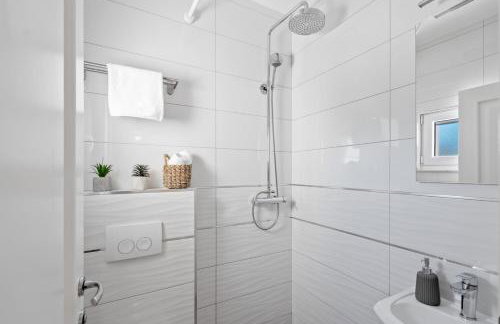 VILLA ROKO with 4 bedrooms, 32sqm heated pool - Photo 20