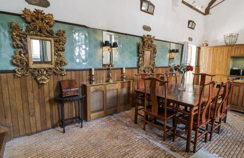 Chetwynd Lodge - Photo 7