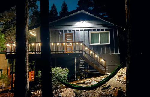 Beautiful Renovated Cozy Forest Home with Hot Tub in Crestline - Foto 22