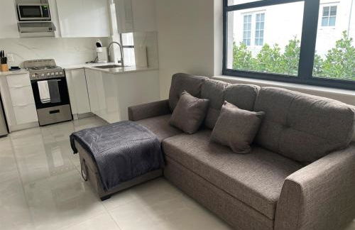 Transit-Friendly Flamingo Park Hideaway - Foto 12