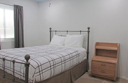 Cozy home near freeways w pool BBQ - Foto 21