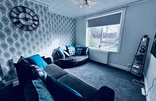 The Castleton Haven - 3 Bed Semi near M62 & M60 Motorways and Easy access to Manchester City Centre - Netflix and free high speed WIFI - Foto 4