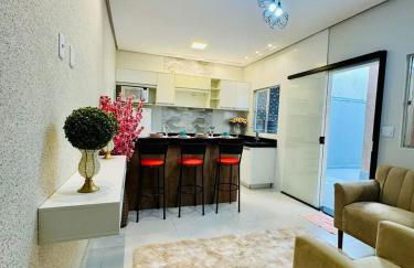 INCRIVEL FLAT 3 MINUTOS do CENTRO COM CHURRASQUEIRA E AR CONDICIONADO - Foto 1