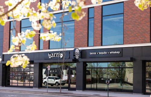 Top of The Peak: Downtown Gem! Steps to Beach - Foto 48