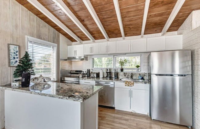 Beautifully Renovated 5 Bedroom with Guest House 5 Home by RedAwning - Foto 15