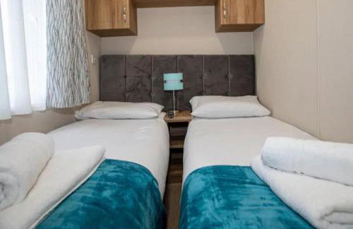 3-Bed Lodge Sleeps 6 -Hot tub -Resort Access - Foto 2