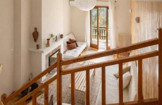 VYTINA LOFTS - Cozy 2-Level Loft Apartments with Fireplace & Mountain Views - Photo 23