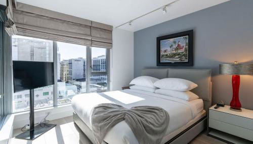 Skyline Escape in the Heart of Downtown - Foto 3