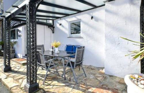 Beautiful cottage a stones throw from the beach. - Photo 16