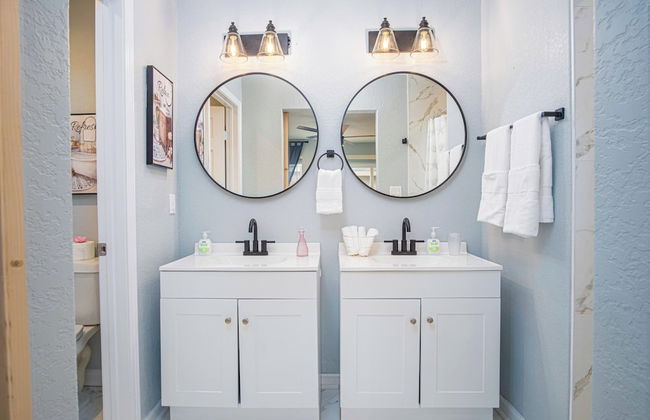 Spacious Delightful 4 BR/ 3 BA Close to Downtown - Foto 28