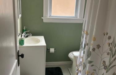 Charming 1 BR Apt 6 miles from Downtown! - Foto 5