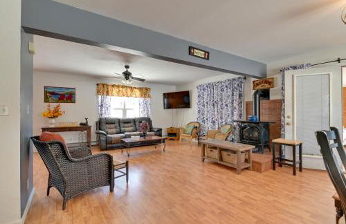 Waterfront Lake George Retreat with Shared Dock - Foto 3