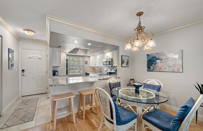 Sunset Sanctuary 2 Bedroom Condo by RedAwning - Foto 27