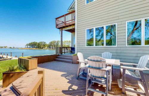 Deck and Private Dock! Winchester Creek Estate - Foto 36