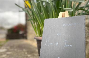 Spacious 4 Bedroom Farmhouse - Photo 13