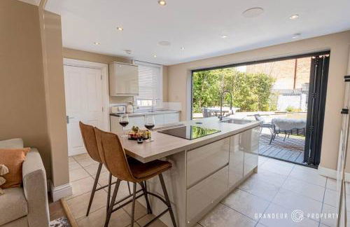 Pottery Place by Grandeur Property - Photo 1