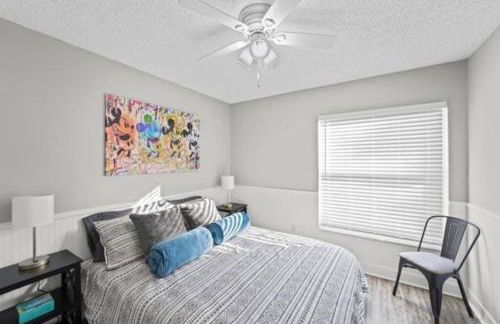 Retreat with Heated Pool in a Serene Community - Foto 7