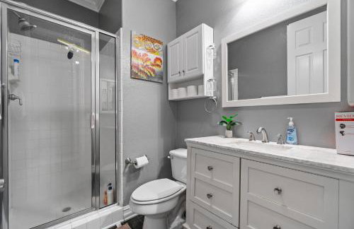 Entire Private Home with 5 Bedrooms 4 Bathrooms 3000 Sq ft Villa, Pool, Hot Tub, Nature, Garage, Winery, Available Now - Foto 59