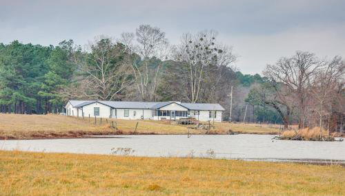 Deck and Views Spacious Lake House Escape - Foto 1