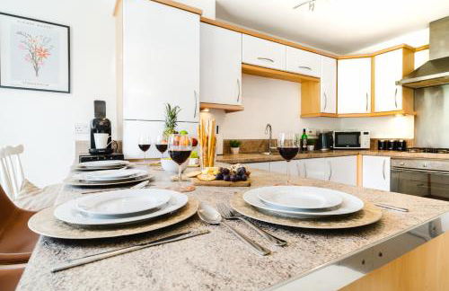 2BR Flat Near City Centre with Free Parking - Foto 56