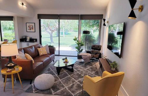 Upscale mid century on the green w Private Hot Tub - Foto 53